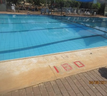 בריכת שחייה